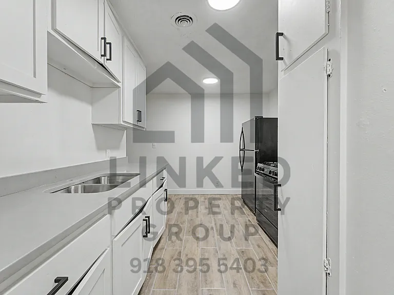 3326 E Marshal Apartments — Photo 15