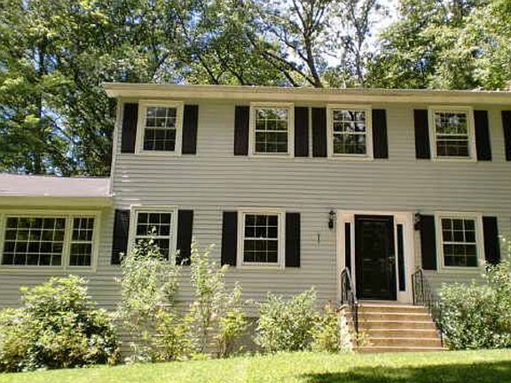 38 Flax Hill Rd Brookfield