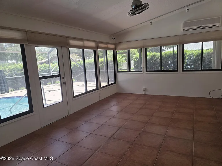 1825 Fox Bay Dr — Photo 12