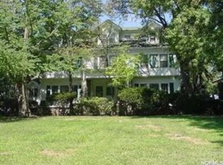 17830 Lake Rd, Lakewood, OH 44107