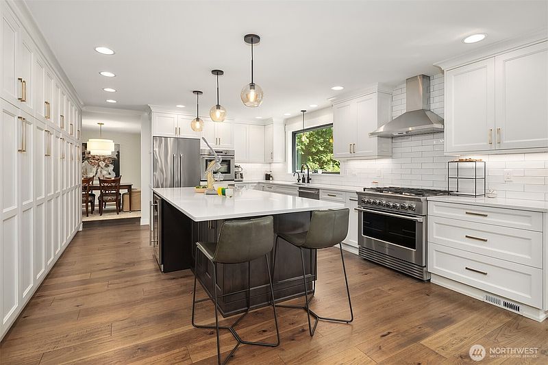5th image of 8902 196th Street SW