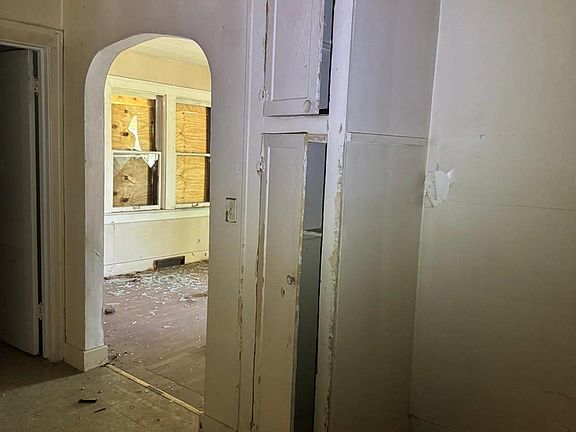 4th image of 722 E Ridgeway Ave