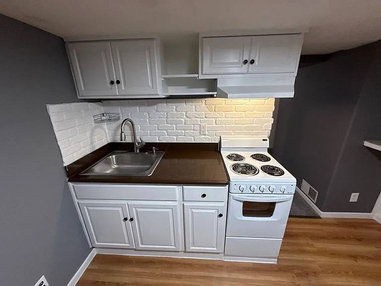 745 E St NE #B — Photo 7