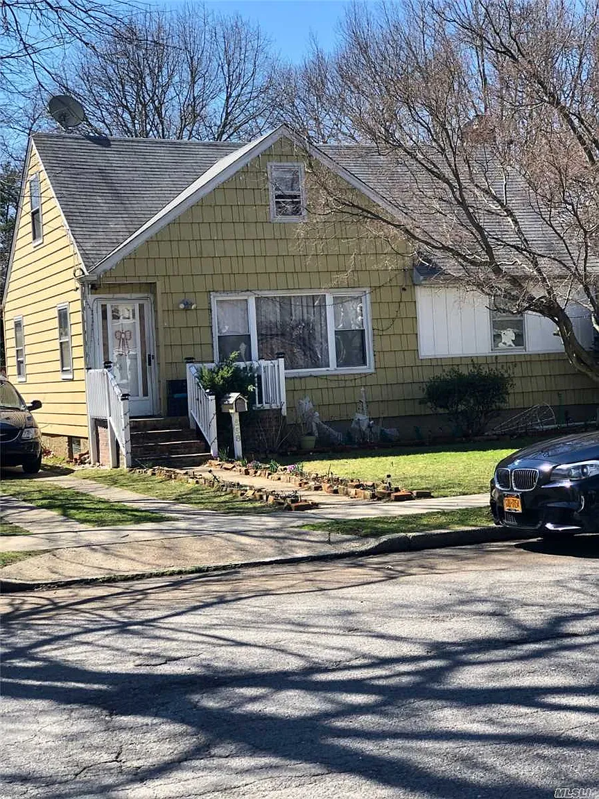 558 Mitchell St photo 1