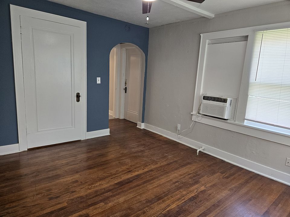 AC in living, bedroom, and study!