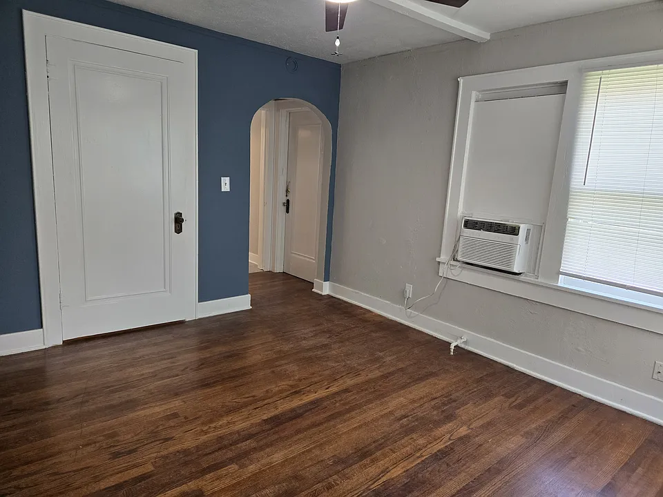 AC in living, bedroom, and study!