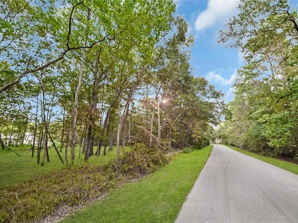 231 Chariot Ln, New Caney, TX 77357