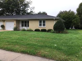 912 Carlisle Dr APT A, Rochelle, IL 61068