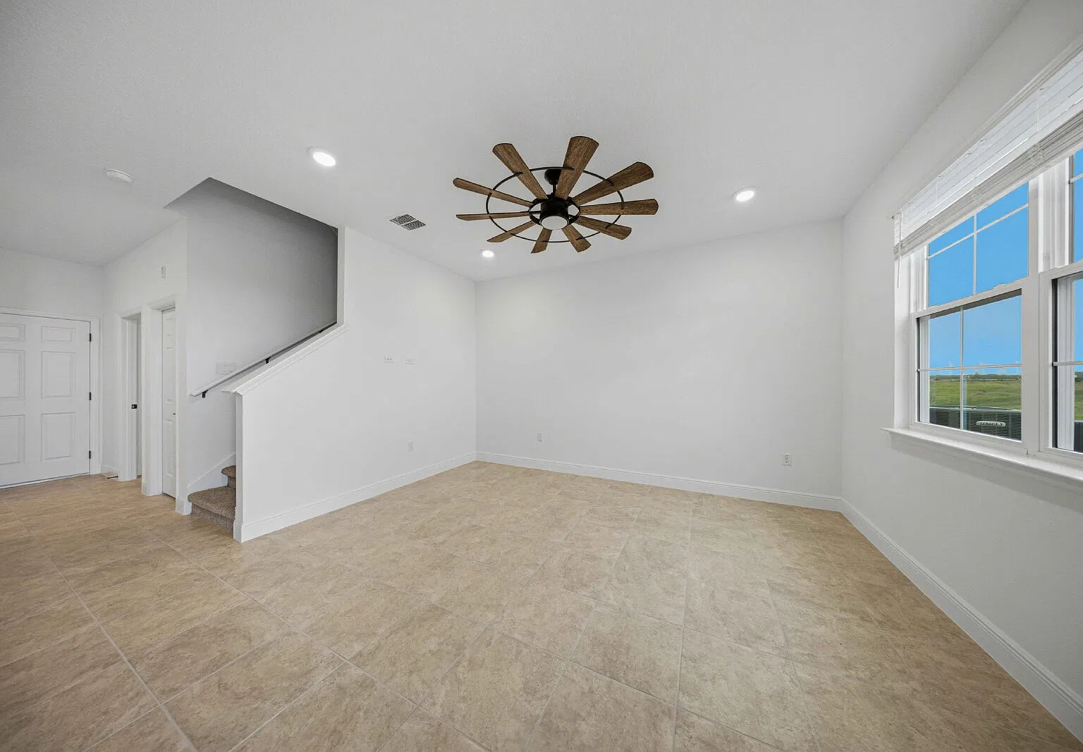 3 bed, 2.5 bath, 1551 sqft, $1,895 — Photo 2
