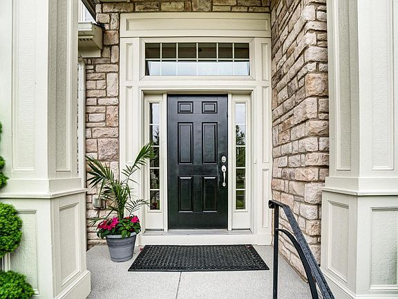3rd image of 1540 Carlton Way