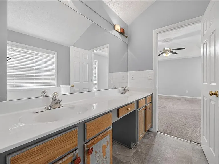 530 Sterling Pointe Ct — Photo 35