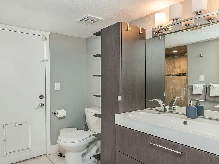 3954 Keystone Ct — Photo 13