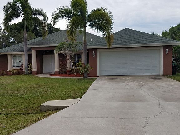 3rd image of 467 NW Raymond Ln