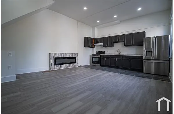 Building Photo - 2410 Wharton St #1