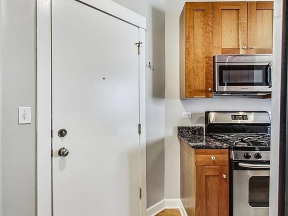 3rd image of 3054 W Sunnyside Ave #2