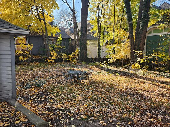2nd image of 1146 Lake Dr SE