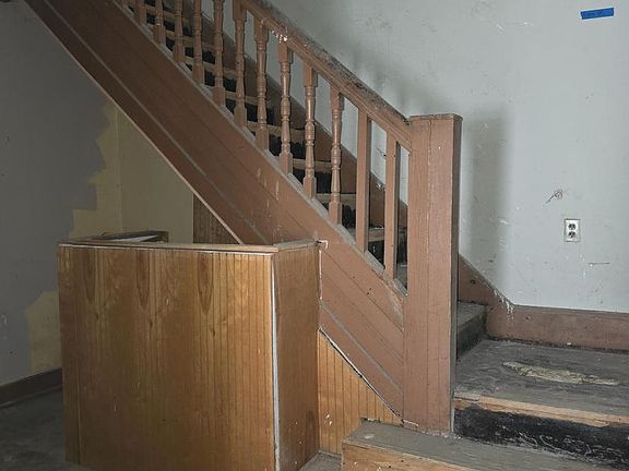 5th image of 828 S 49th St