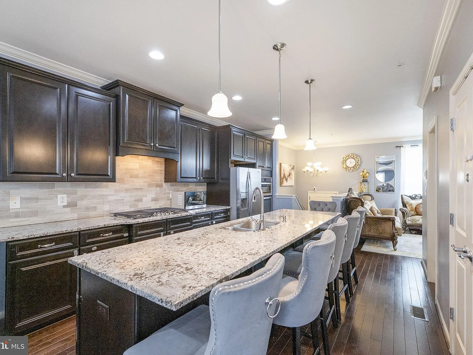 4 bed, 3.5 bath, 2150 sqft, $3,000 — Photo 4