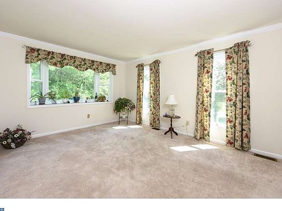 5th image of 107 Heather Hill Dr