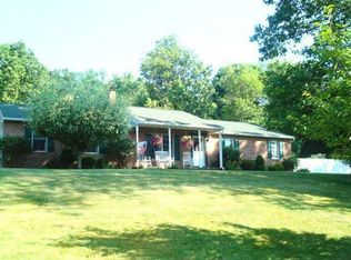 33 Sand Quarry Ln, Lewistown, PA 17044