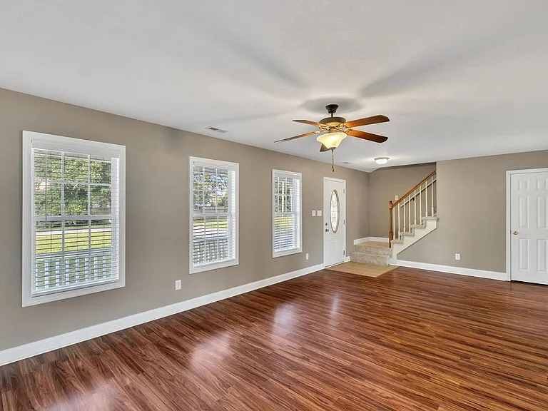 324 Beacon Ln — Photo 7
