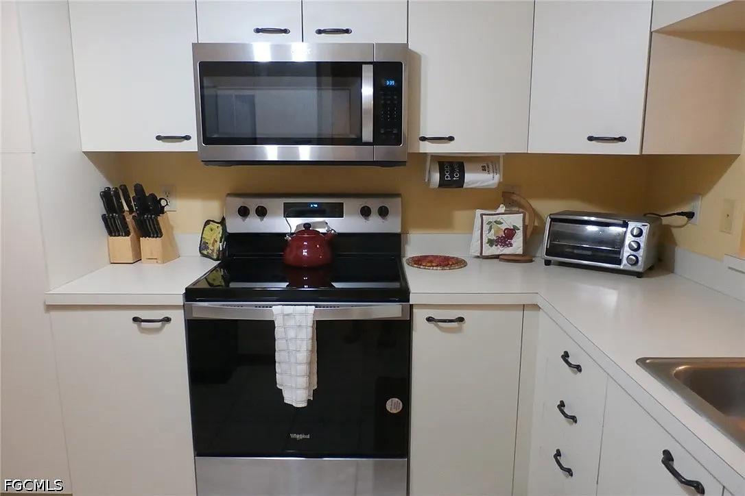 2 bed, 2.0 bath, 1106 sqft, $4,800 — Photo 3