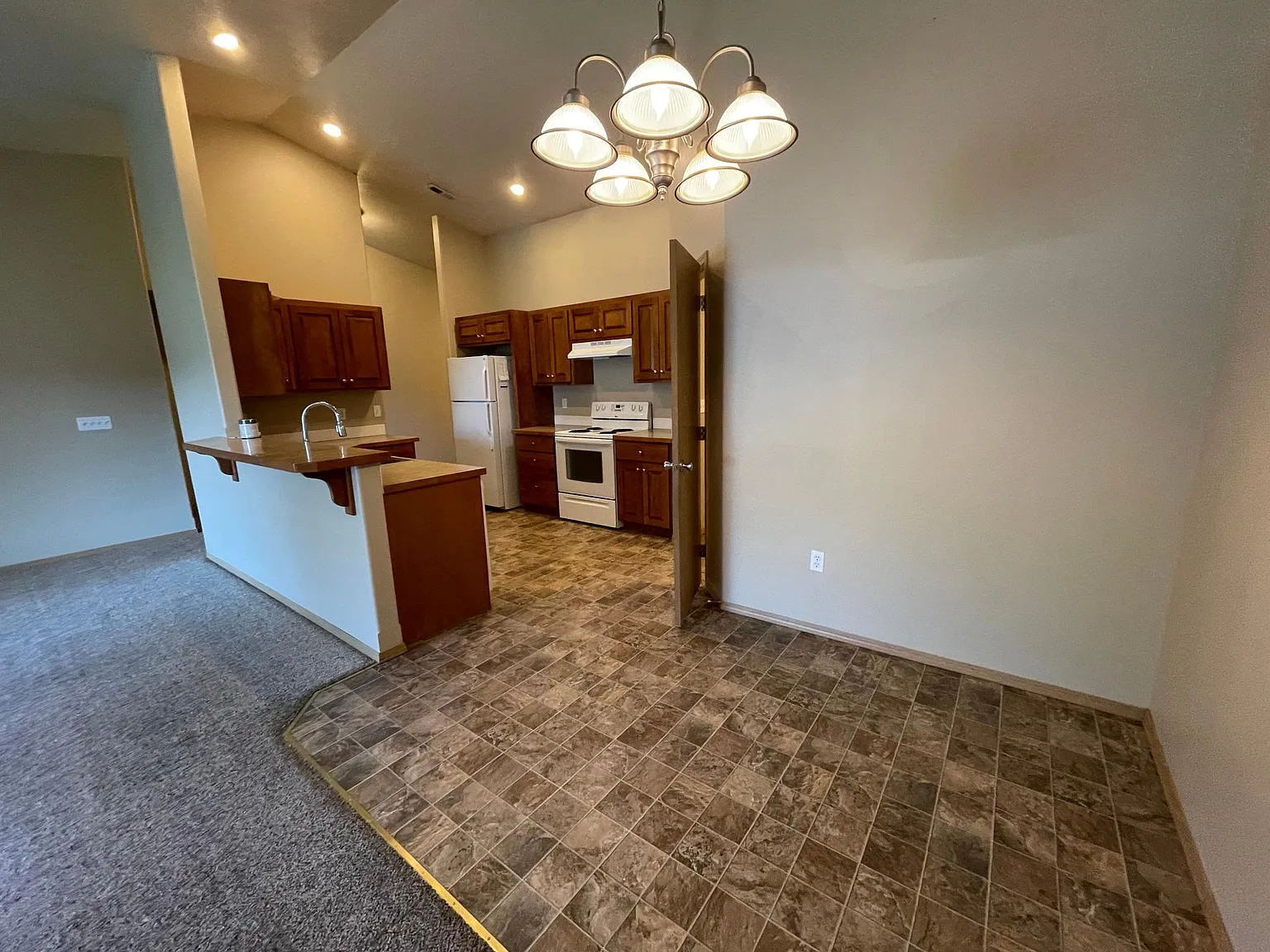 13323 E Valleyway Ave — Photo 4