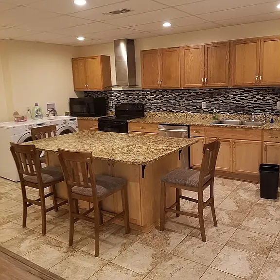 765 Fairfield Dr — Photo 2