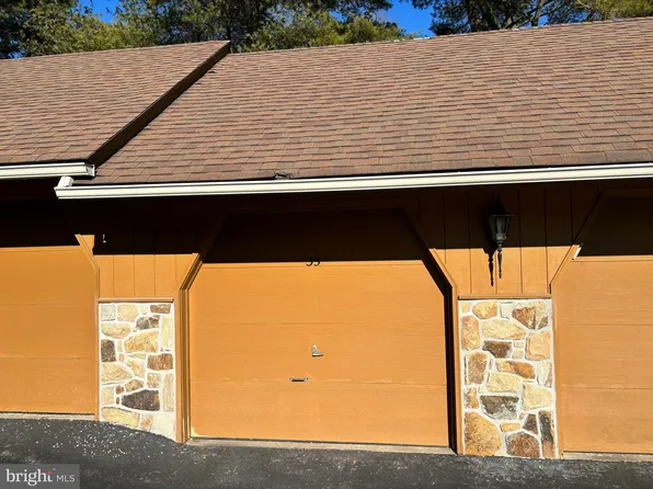 35 Valley Stream Ln, Wayne, PA 19087