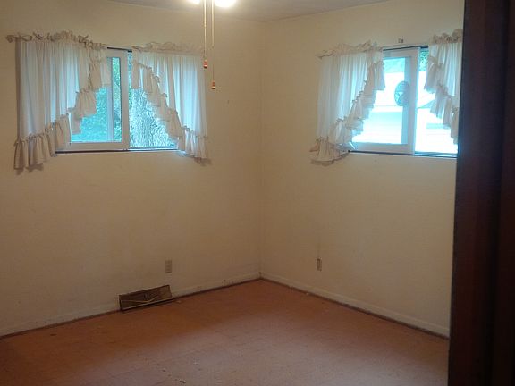 3rd Bedroom - 12.5' x 12.5'