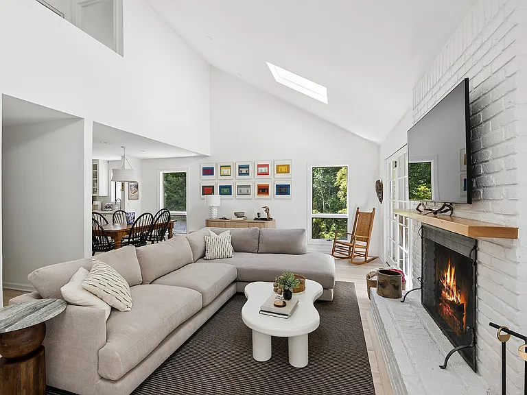 56 Underwood Dr — Photo 4