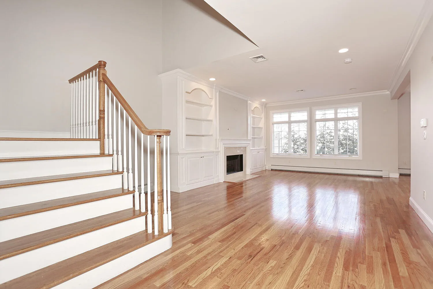 3 bed, 3.5 bath, 2754 sqft, $7,200 — Photo 3