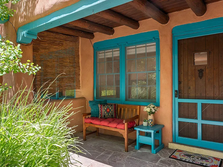 Welcome to your cozy Santa Fe abode!