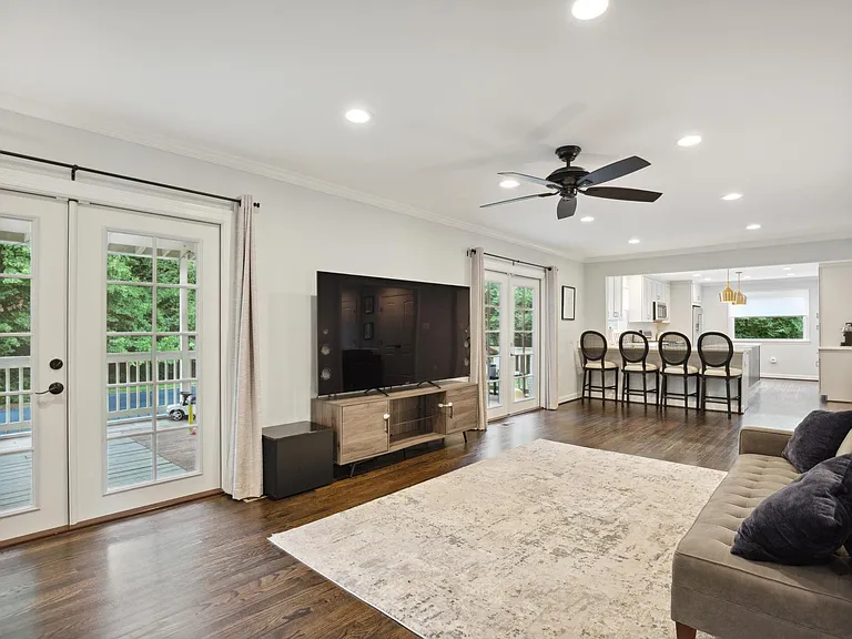 9911 Barnsbury Ct — Photo 7