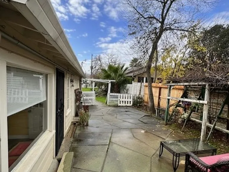 2352 Shasta St — Photo 24
