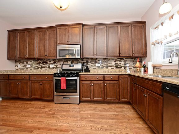 4th image of 19802 Mulroy Cir