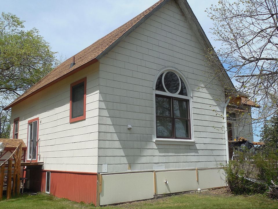 1st image of 101 2nd St SW
