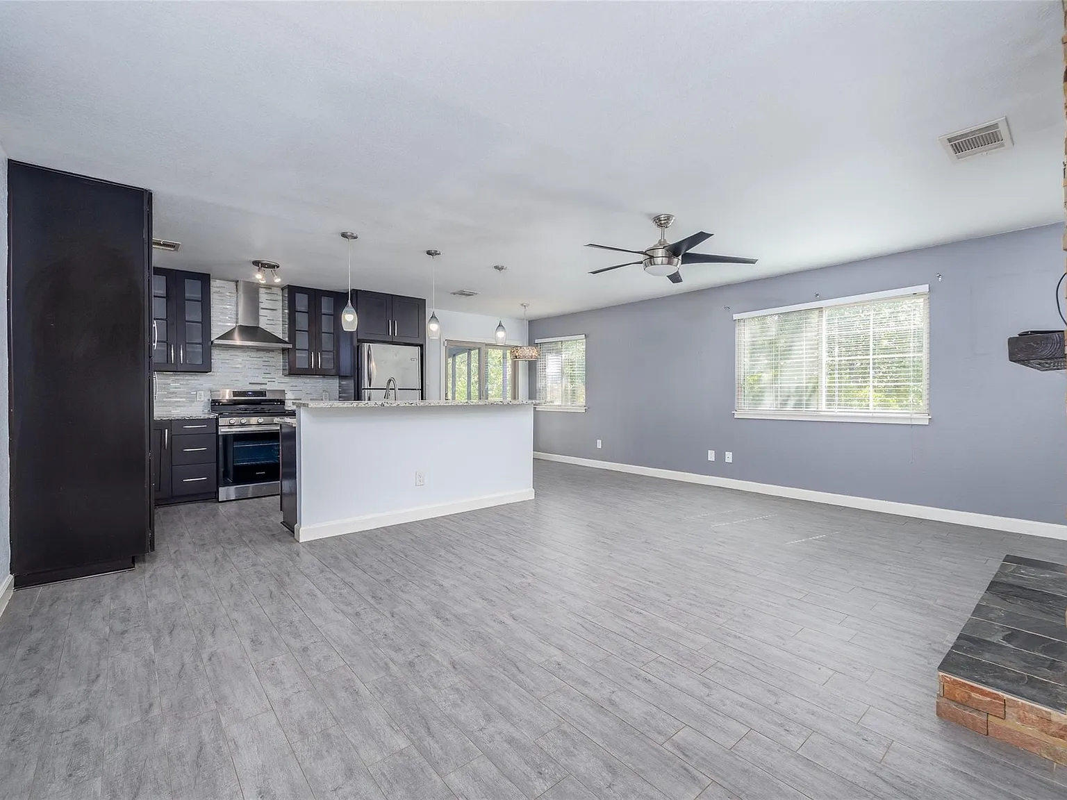 4 bed, 2.0 bath, 1303 sqft, $2,700 — Photo 3