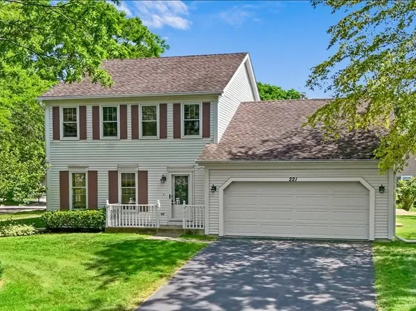 221 Foxmoor Rd, Fox River Grove, IL 60021