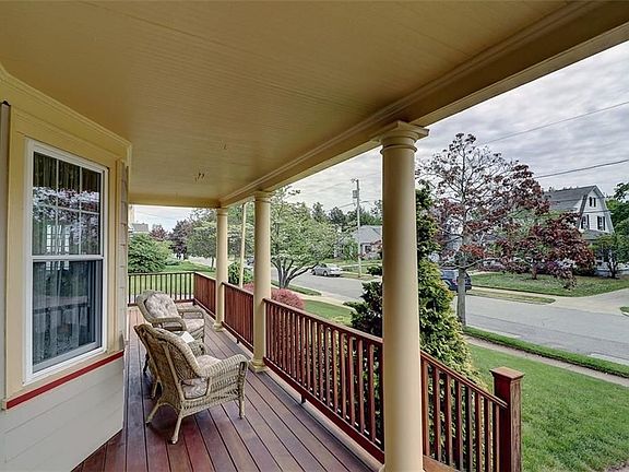 3rd image of 63 Glen Ave