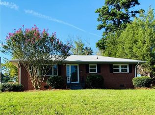 1108 Morningside Dr, Burlington, NC 27217