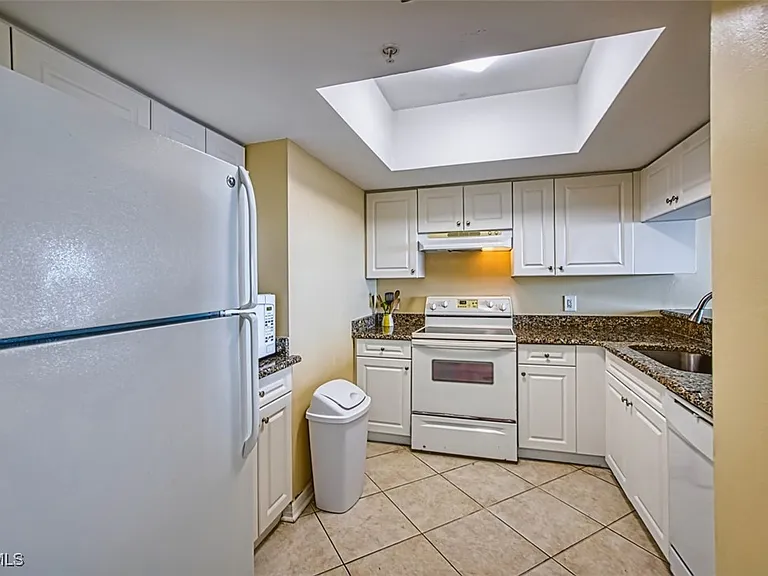 1900 Virginia Ave #102 — Photo 10