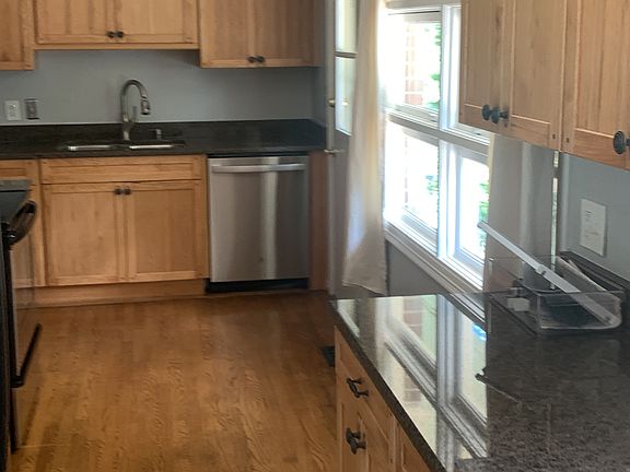 3rd image of 619 Crieve Rd