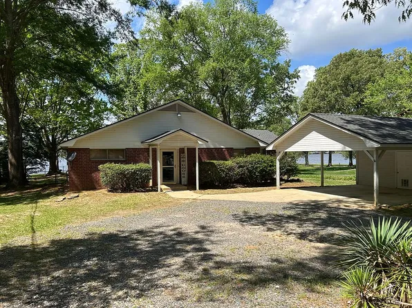 1809 E Lake Dr, Gladewater, TX 75647