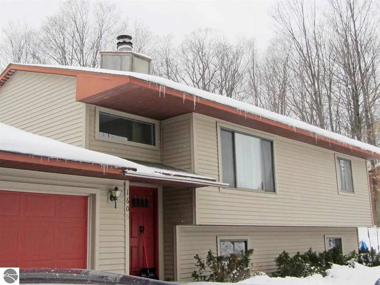 1605 Eastbriar photo 1