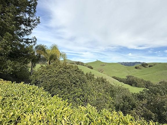 3rd image of 4466 Deer Ridge Rd