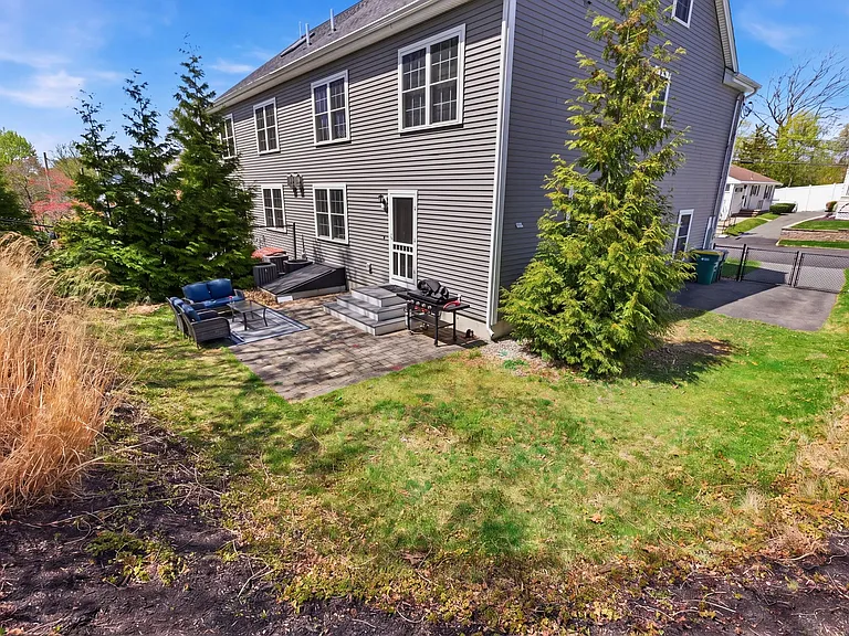 7 Spring Ct #A — Photo 40
