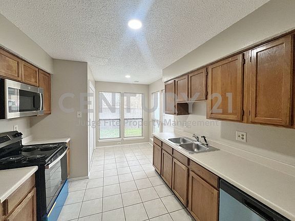 5th image of 1611 Brentwood Dr