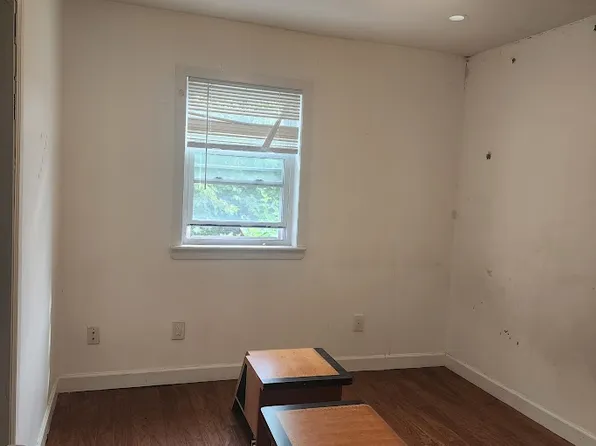 110-06 Colonial Avenue image 3 of 7