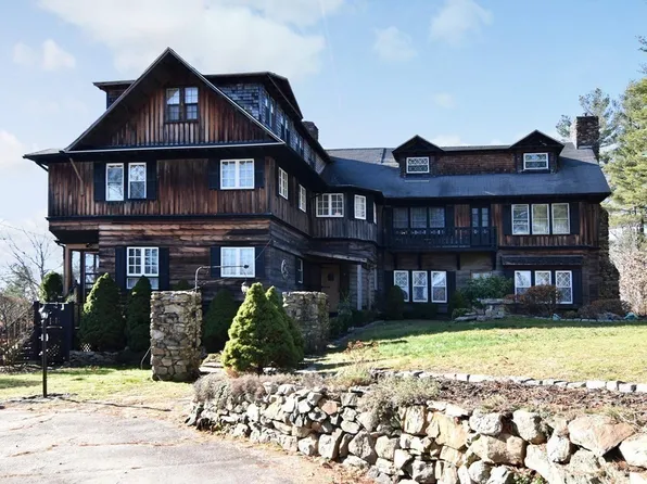 4 Jackson Way, Hopedale, MA 01747